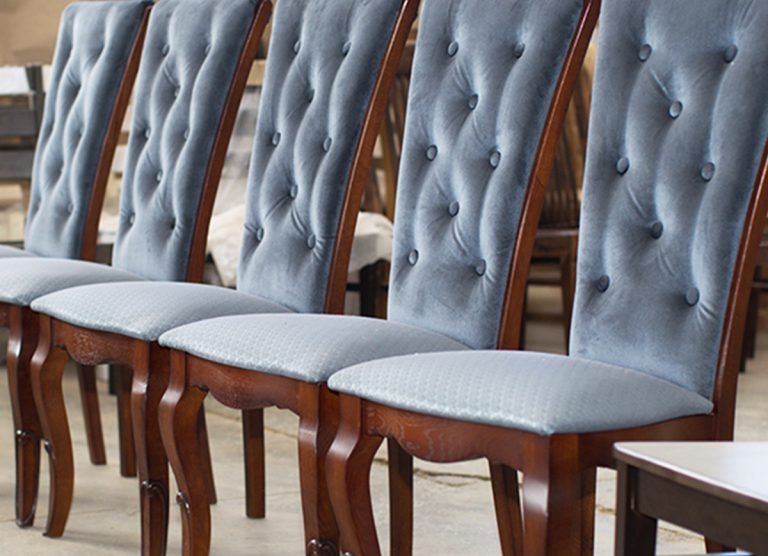 Cadeiras com estofado reformado